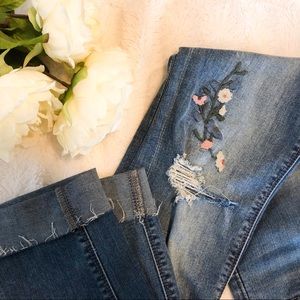 Lucky Brand | NWOT Embroidered Flower Skinny Jeans